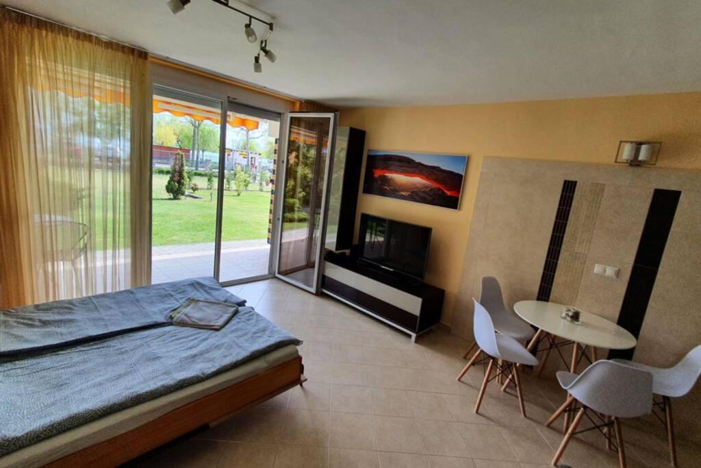 Igenyes 4 Fos Apartman Koezvetlen A Strandnal Apartment Csopak Exterior foto
